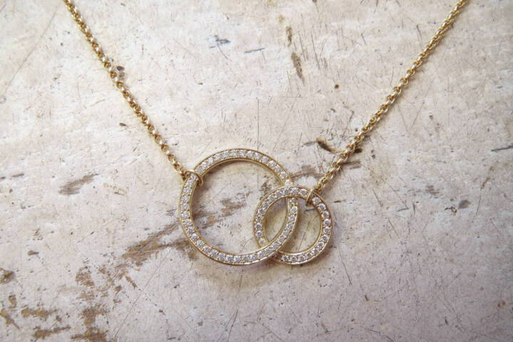 2-Ringleinkette in Gold mit Diamanten